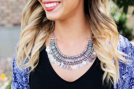 necklace-jewelry-silver-woman-46288.jpeg